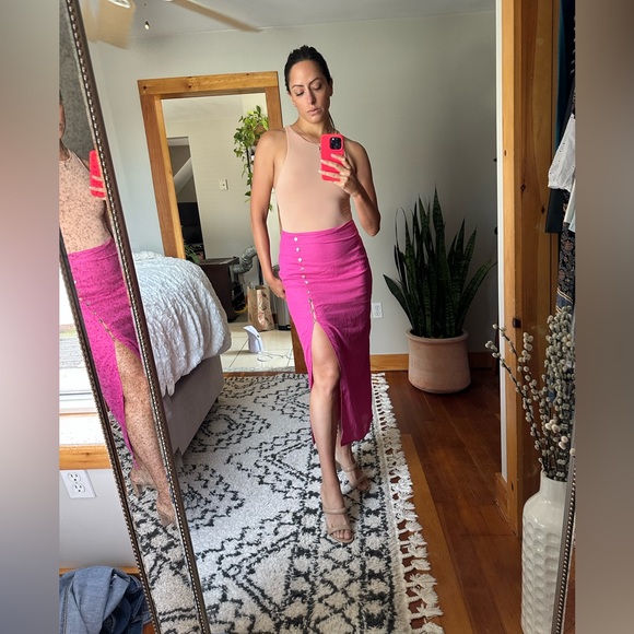 *NWT skirt - Picture 2 of 10